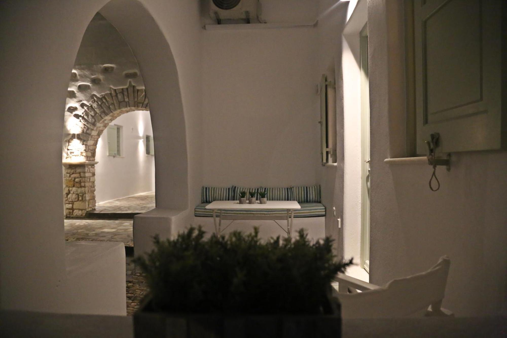 Dafni'S Philoxenia Aparthotel Naousa  Exterior photo